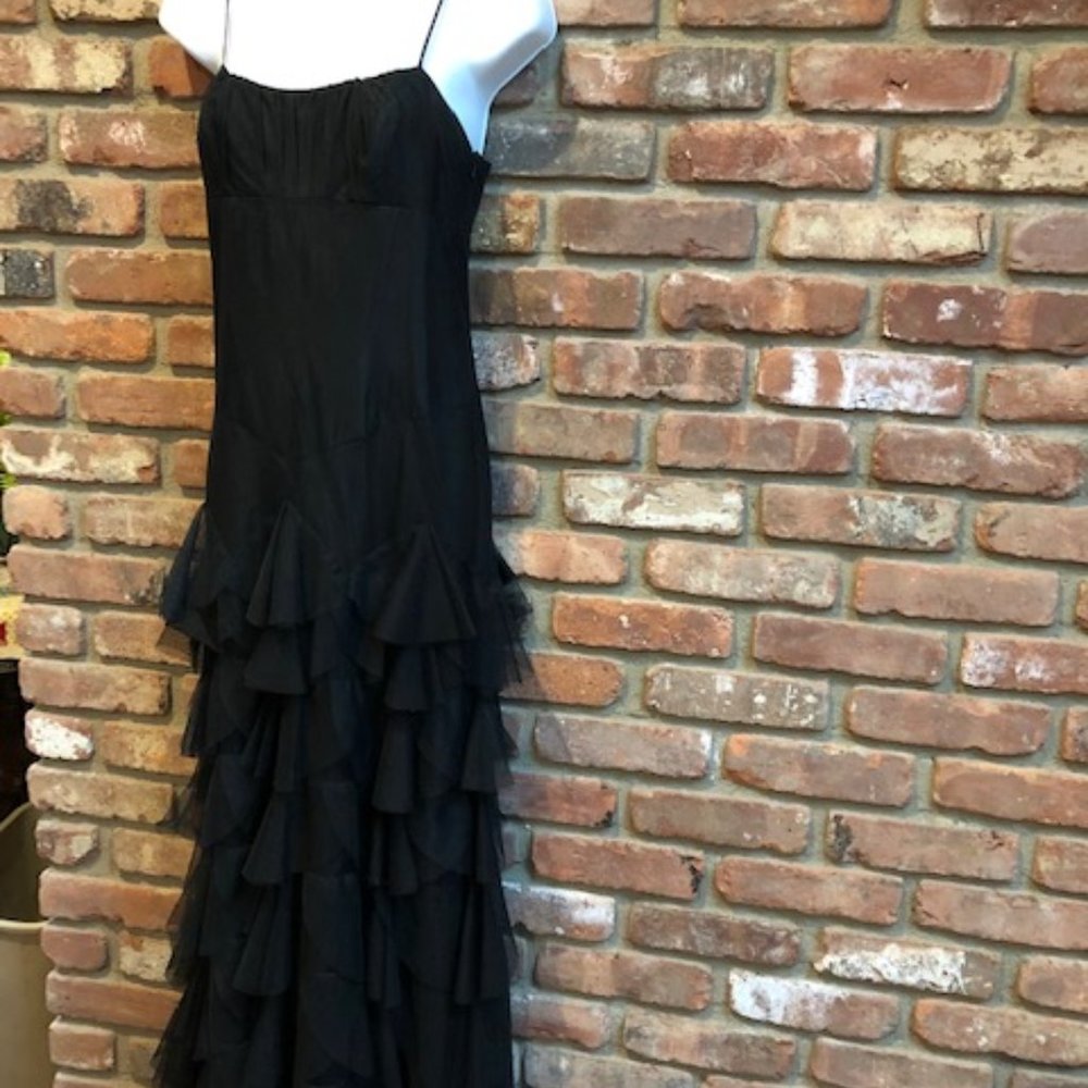 EXTRA FANCY VERA WANG BLACK GOWN